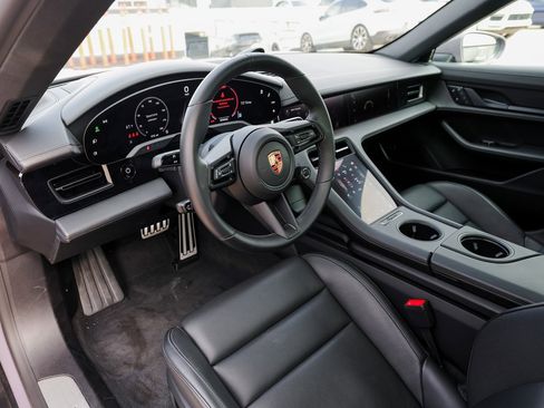 New 2025 Porsche Taycan 4S image 4