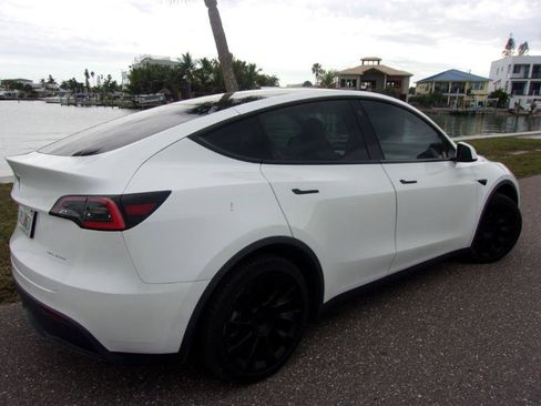 Used 2021 Tesla Model Y Long Range image 21