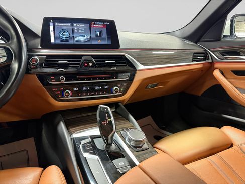 Used 2018 BMW 530i xDrive AWD/4WD image 19
