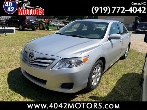 Used 2011 Toyota Camry LE FWD image 1