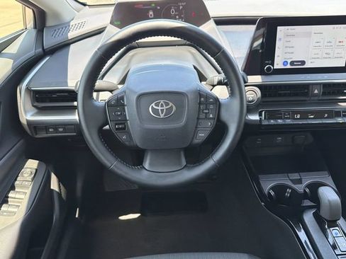 Used 2025 Toyota Prius LE FWD image 15