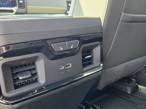 Used 2024 Chevrolet Silverado 2500 ZR2 w/ Technology Package image 29