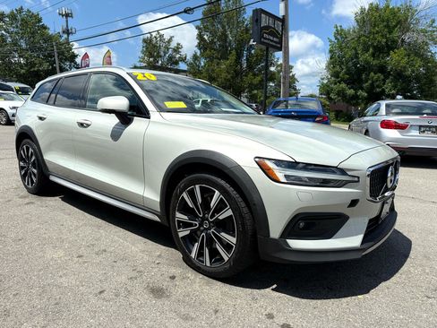 Used 2020 Volvo V60 T5 Cross Country image 8
