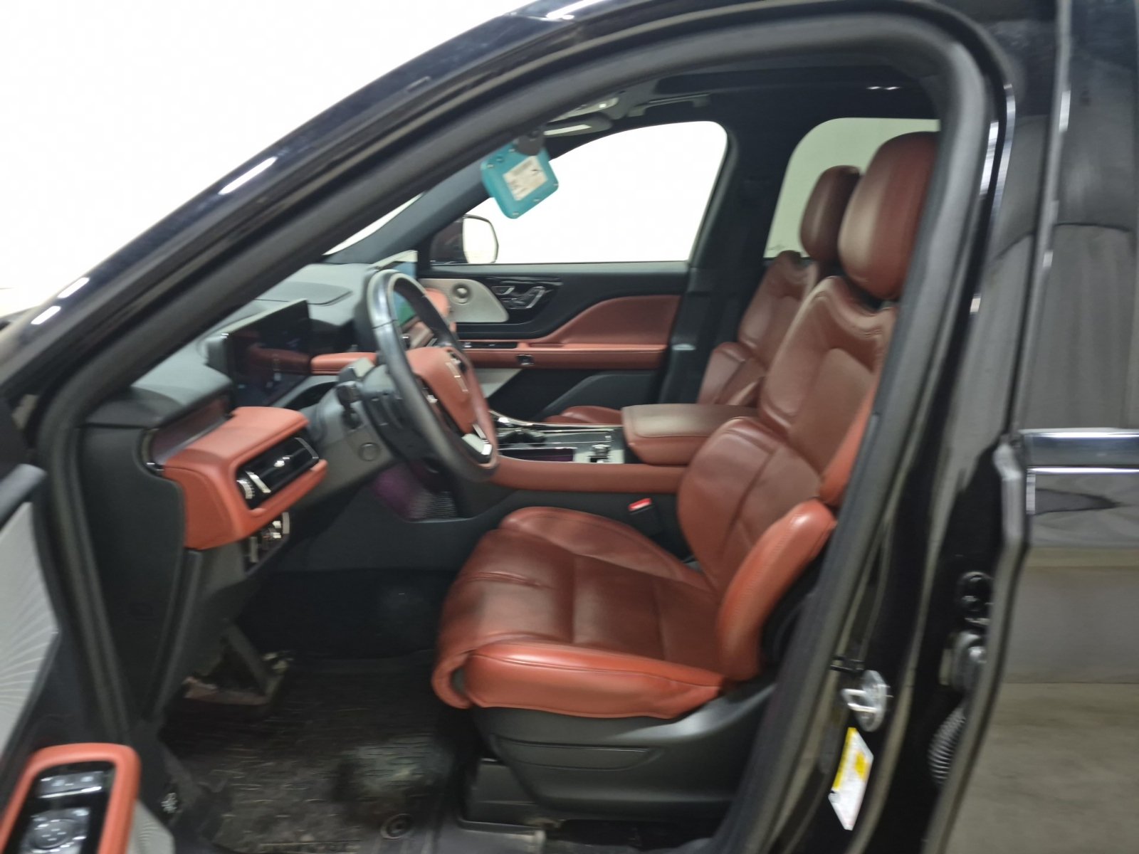 Used 2025 Lincoln Aviator Reserve w/ Equipment Group 201A AWD/4WD image 8