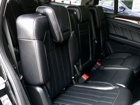 Used 2015 Mercedes-Benz GL 450 4MATIC image 53