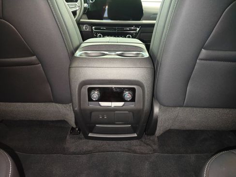 Used 2026 Chevrolet Traverse LT AWD/4WD image 29