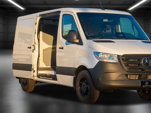 Used 2025 Mercedes-Benz Sprinter 2500 image 8