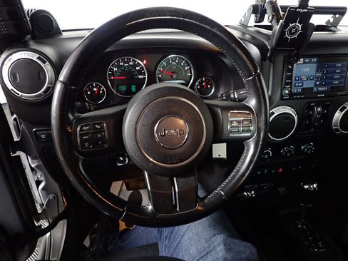 Used 2014 Jeep Wrangler Unlimited Rubicon w/ Connectivity Group image 26