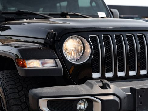 Used 2019 Jeep Wrangler Unlimited Sahara AWD/4WD image 10