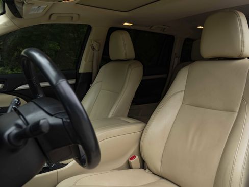 Used 2018 Toyota Highlander XLE image 17