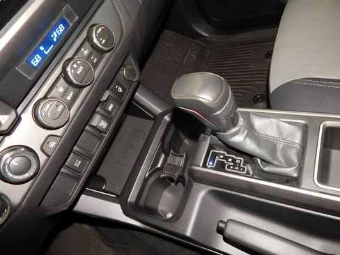 Used 2021 Toyota Tacoma TRD Sport AWD/4WD image 16