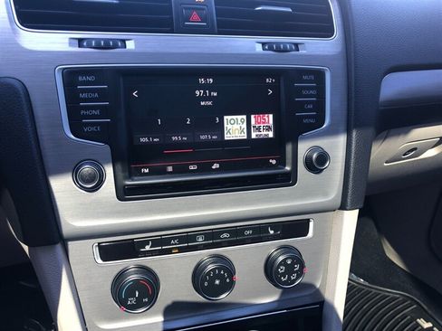 Used 2016 Volkswagen Golf Limited Edition FWD image 14