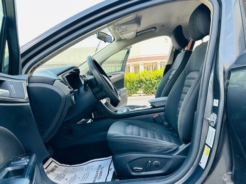 Used 2017 Ford Fusion SE FWD image 12