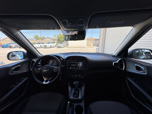 Used 2025 Kia Soul LX w/ LX Technology Package FWD image 31