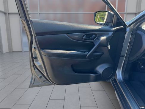 Used 2019 Nissan Rogue S AWD/4WD image 18