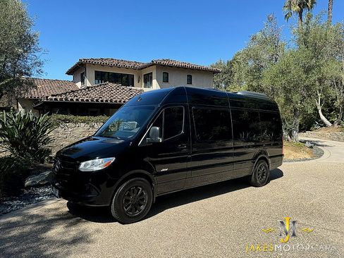 Used 2019 Mercedes-Benz Sprinter 2500 w/ Premium Package image 18