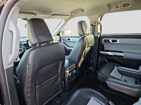 Used 2022 Ford Explorer XLT w/ Equipment Group 202A image 14