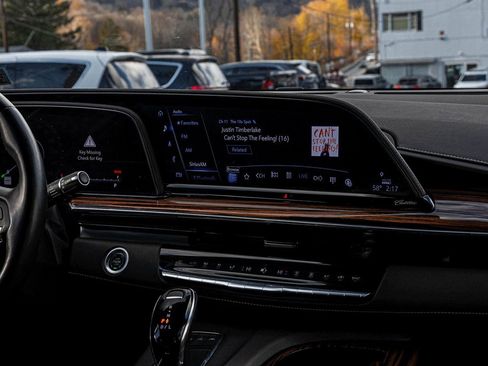 Used 2024 Cadillac Escalade Premium Luxury image 19