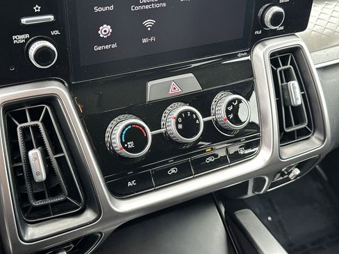 Certified 2023 Kia Sorento LX FWD image 16