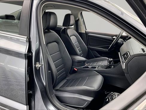 Used 2024 Volkswagen Jetta SE FWD image 7