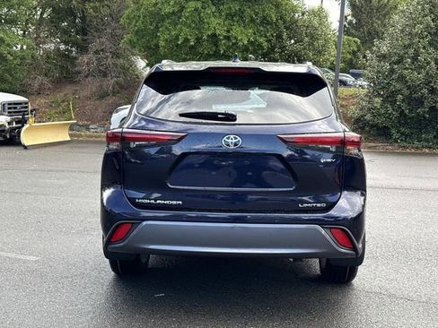 Used 2026 Toyota Highlander Limited AWD/4WD image 3