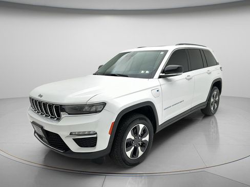 Used 2023 Jeep Grand Cherokee 4WD 4xe image 3