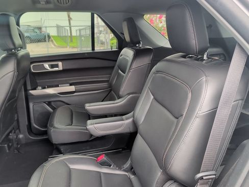 Used 2023 Ford Explorer XLT w/ Equipment Group 202A RWD image 8