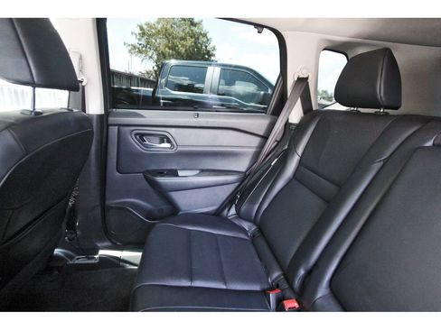 Used 2024 Nissan Rogue SV w/ SV Premium Package FWD image 12
