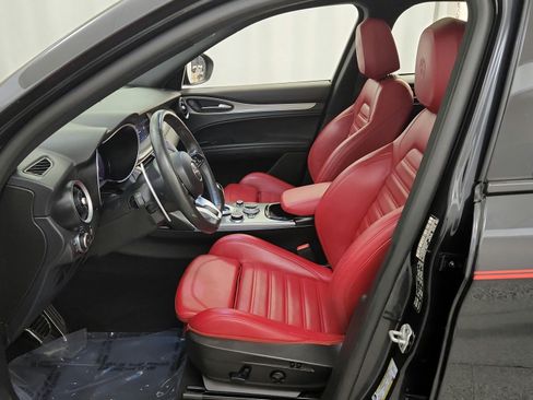 Used 2024 Alfa Romeo Stelvio Veloce AWD/4WD image 18