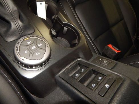 New 2025 Ford Bronco Outer Banks w/ Sasquatch Package image 22