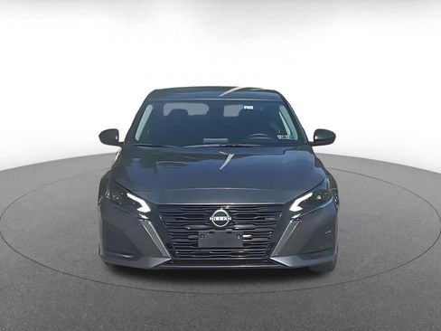 Used 2025 Nissan Altima 2.5 SV FWD image 4