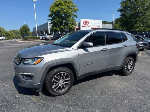 Used 2018 Jeep Compass Latitude w/ Popular Equipment Group FWD image 2