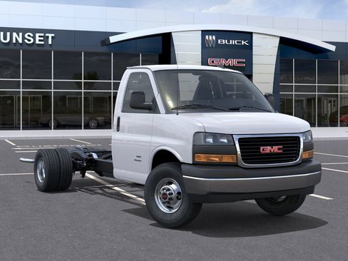 New 2025 GMC Savana 4500 w/ Power Convenience Package RWD image 7