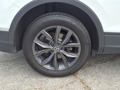 Certified 2023 Volkswagen Tiguan SE FWD image 5