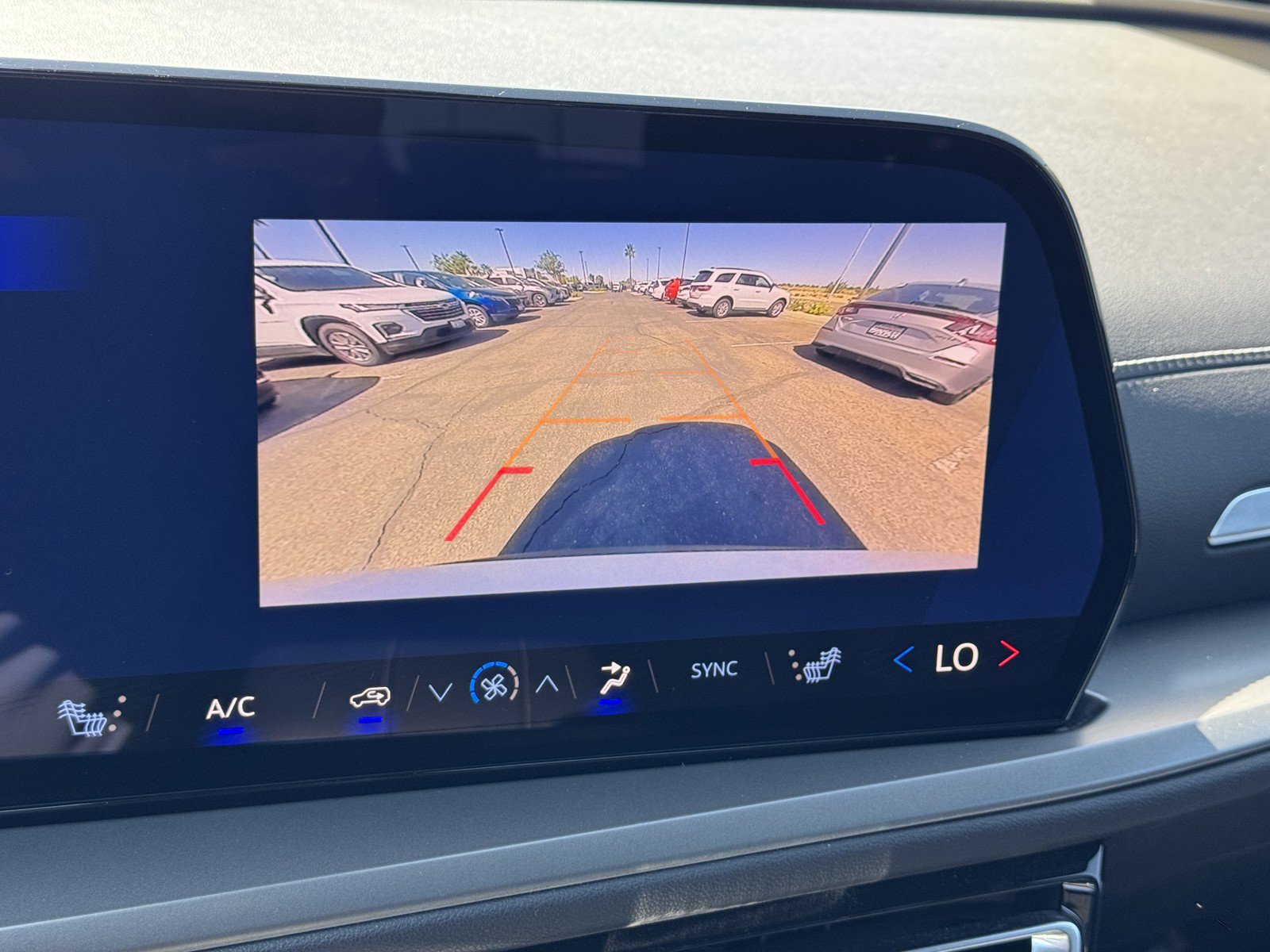 Used 2025 Chevrolet Traverse LT FWD image 22