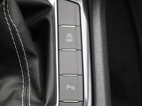 Used 2024 Volkswagen Tiguan SE R-Line image 28