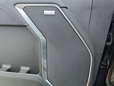 New 2025 GMC Sierra 2500 SLT w/ SLT Premium Package image 19