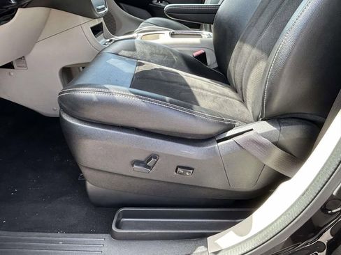 Used 2019 Dodge Grand Caravan SXT FWD image 18