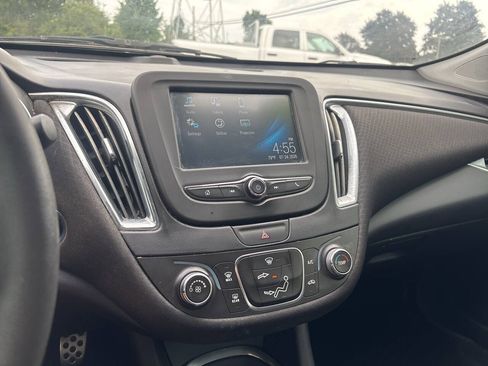 Used 2017 Chevrolet Malibu LT FWD image 22