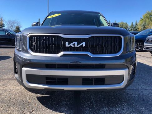 Used 2024 Kia Telluride EX w/ EX Captain's Chair Package image 2