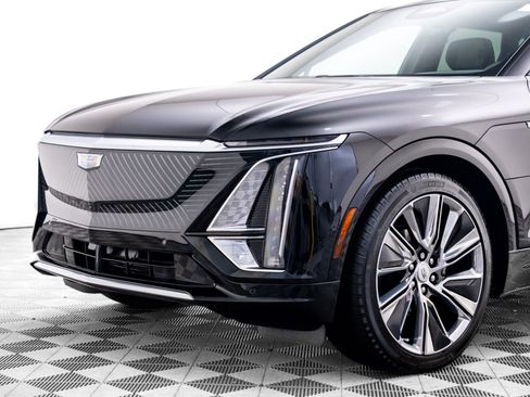 Certified 2025 Cadillac Lyriq Luxury w/ LPO, Floor Liner Package AWD/4WD image 40