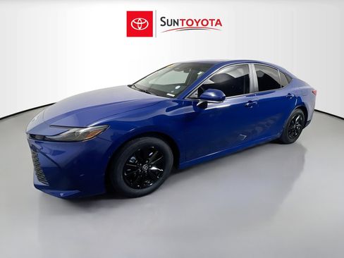 Used 2025 Toyota Camry LE FWD image 9