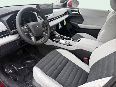 New 2026 Mitsubishi Outlander SE image 16