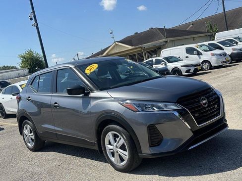 Used 2023 Nissan Kicks S FWD image 4