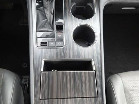 Used 2021 Toyota Sienna Limited image 20