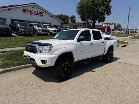 Used 2014 Toyota Tacoma 4x4 Double Cab w/ SR5 Package image 1