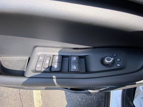 New 2025 Jeep Grand Cherokee Limited w/ Luxury Tech Group II image 13