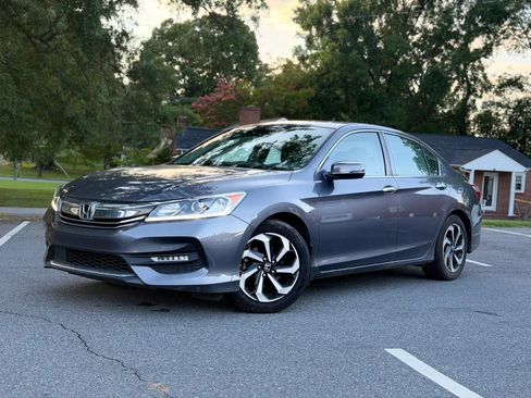Used 2017 Honda Accord EX image 2