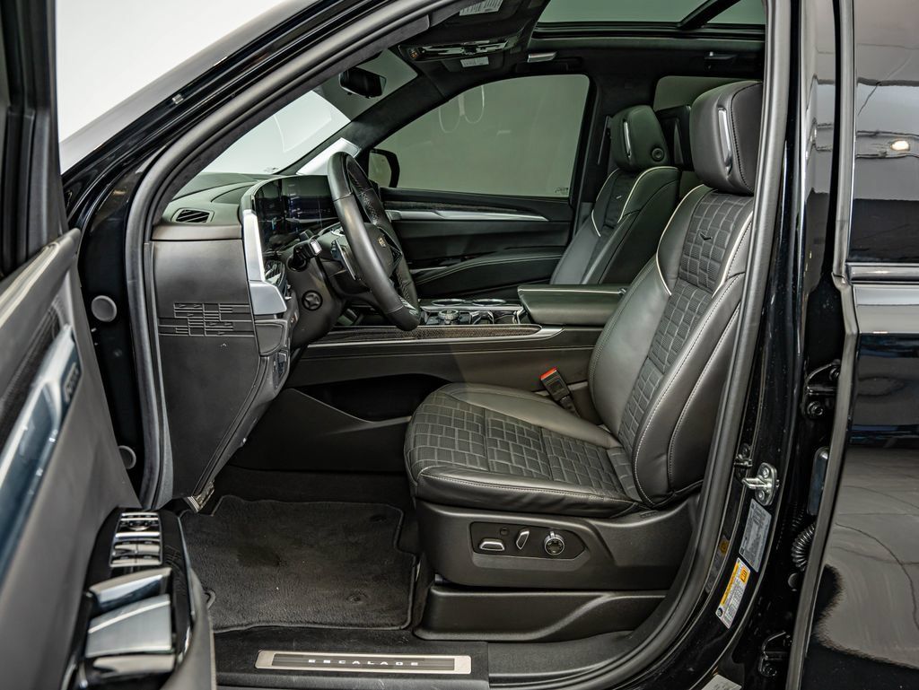 Used 2025 Cadillac Escalade V AWD/4WD image 35