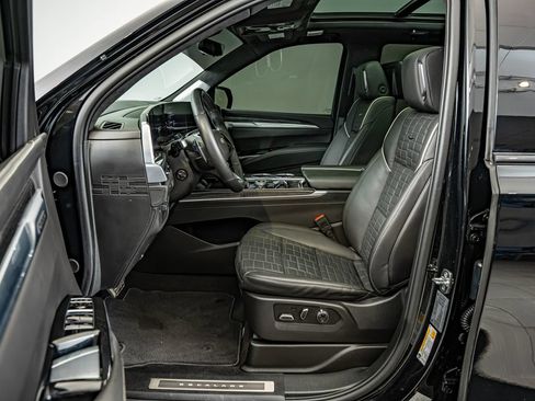 Used 2025 Cadillac Escalade V AWD/4WD image 35